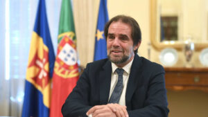 Albuquerque porta l'ospedale e la mancanza di mezzi aerei alla riunione con Montenegro.