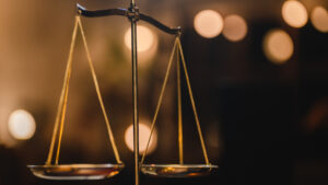 Cobrava false debiti ai commercianti di Madeira. Rimane in detenzione preventiva.