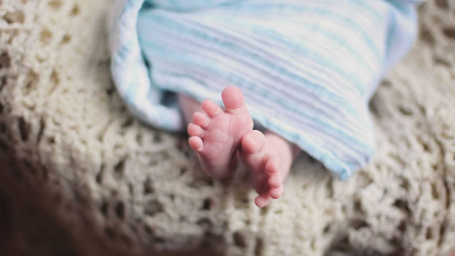 È morto il bambino della giovane che ha chiesto aiuto a Mirandela con dolori alla schiena