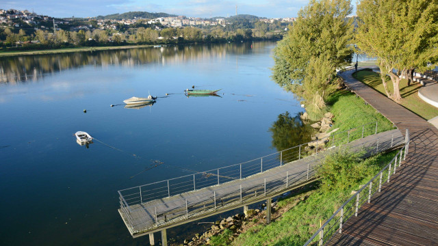 Due giovani tentano di attraversare a nuoto il fiume Douro e uno muore annegato