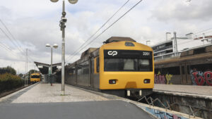 La circolazione ferroviaria sulla Linea di Cascais "è stata completamente ripristinata".