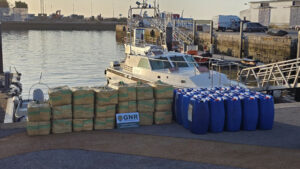 La GNR sequestra 1.500 chili di hashish e un'imbarcazione nella Ria Formosa.