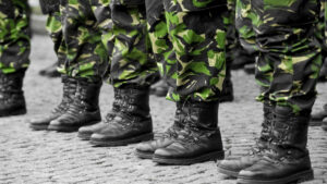 La legge di programmazione militare sarà rivista "all'inizio del prossimo anno".