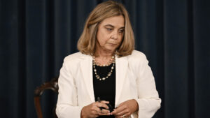 La ministra della salute dice che se ne andrà solo quando "lo deciderà il primo ministro".