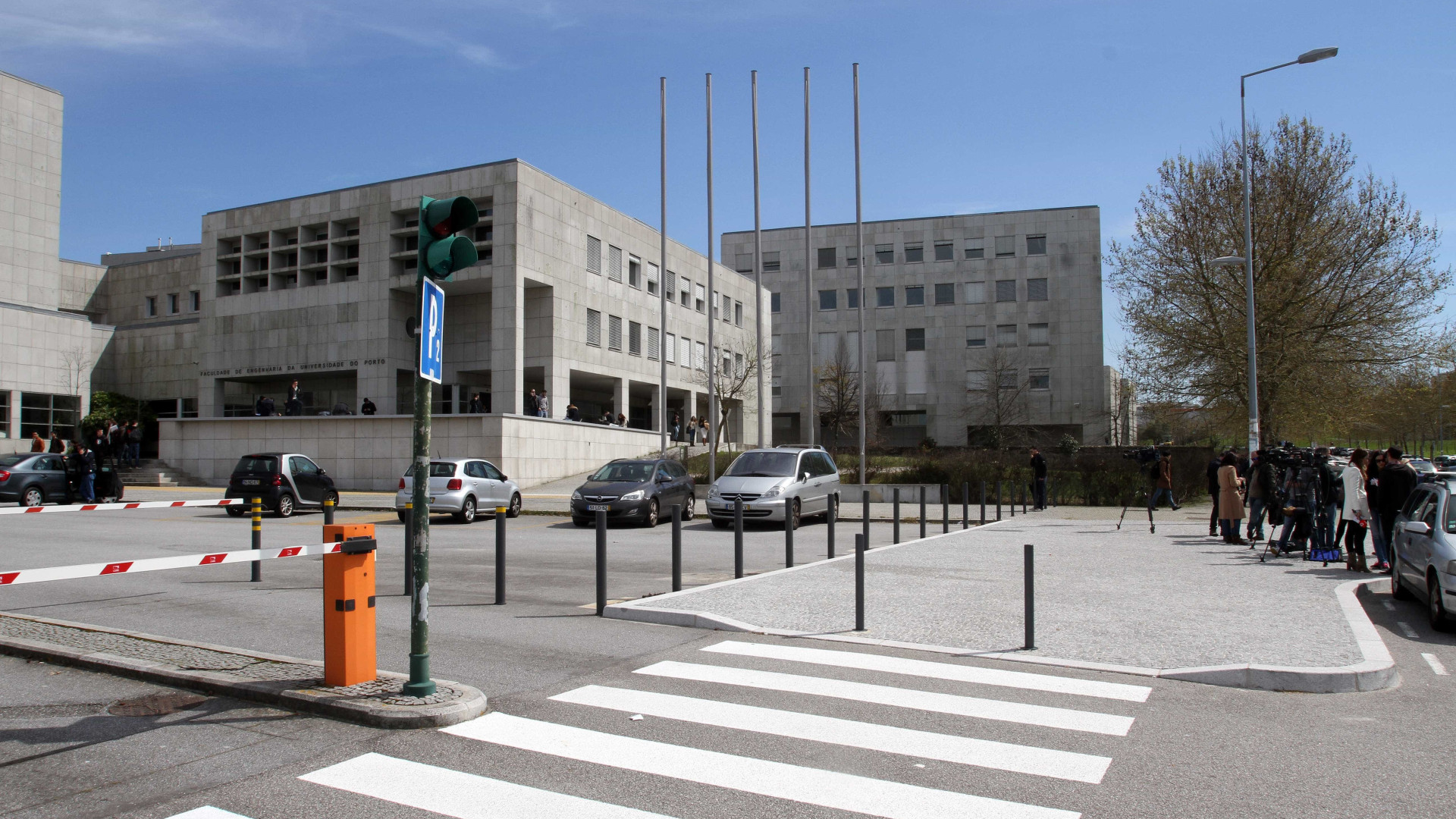La PJ effettua perquisizioni all'Università di Porto per sospetti di corruzione.