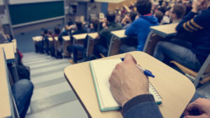 La proposta prevede la convivenza di università e università politecniche.