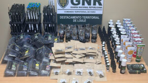 Oltre 700 prodotti con sostanze estratte dalla cannabis sequestrati.