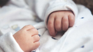 Rio de Mouro. Tenta rapire un bambino di 6 mesi, ma viene 'scoperta' dalla madre.