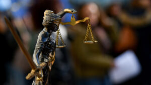 Sciopero dei procuratori paralizza tribunali e cancella processi.