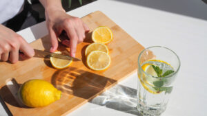 Sequestrati oltre 4.800 litri di vino e gin con acido citrico.
