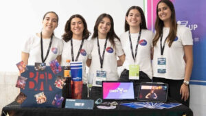 Studentesse portoghesi creano un prodotto che rileva bevande adulterate.