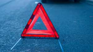 Un morto e due feriti gravi dopo l'uscita di strada di un veicolo a Grândola.