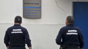 Uno sciopero ha causato una mancanza di guardie al momento della fuga di 2 detenuti ad Alcoentre.
