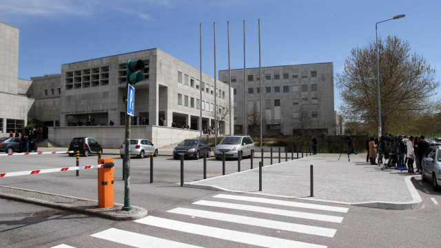 PJ effettua perquisizioni all'Università di Porto per sospetti di corruzione