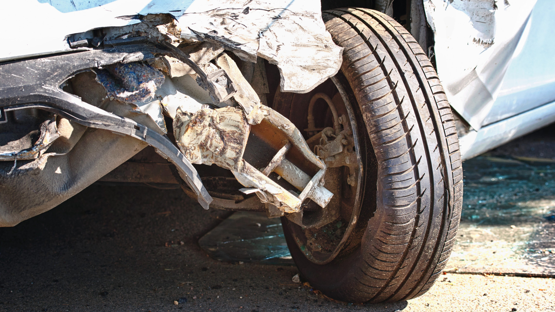 Violenta collisione tra tre auto uccide bambino di 8 anni alle Azzorre.